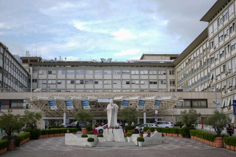 A view of the entrance of the Agostino Gemelli University Polyclinic in Rome, Friday, June 9, 2023, where Francis is recovering after undergoing abdominal surgery on Wednesday. The Vatican says Pope Francis has had a second good night in the hospital recovering from surgery to remove intestinal scar tissue and repair a hernia in his abdominal wall. (AP Photo/Andrew Medichini)