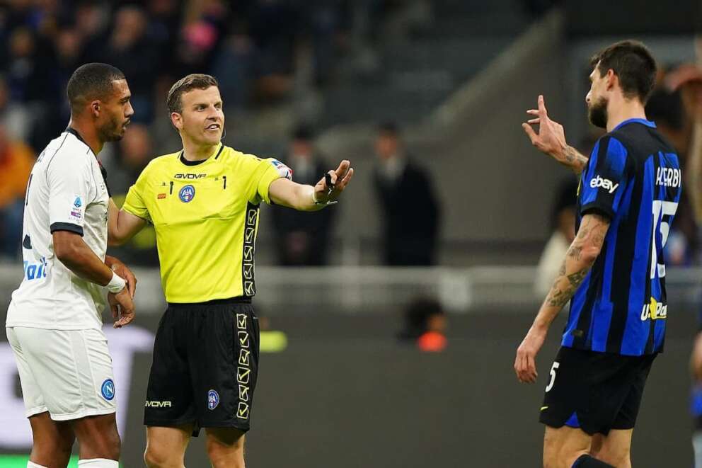 Napoli’s Juan Jesus talks with the referee Federico La Penna about racism episode with Inter’s Francesco Acerbi during the Serie A soccer match between Inter and Napoli at the San Siro Stadium in Milan , north Italy – Sunday , March 17, 2024. Sport – Soccer . (Photo by Spada/LaPresse)