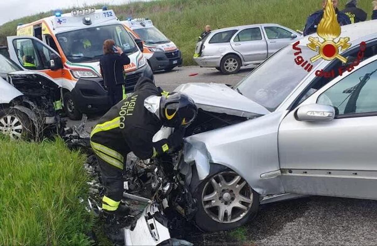 Bimba Di 7 Anni E Mezzo Morta In Incidente Stradale: Lo Schianto Tra ...