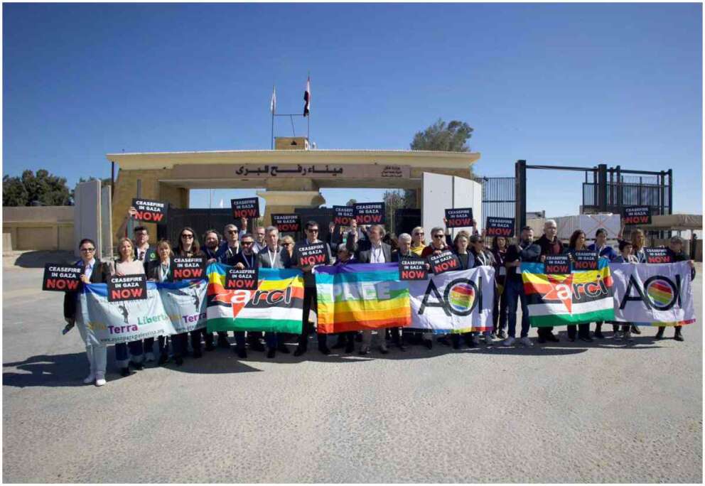 La “Carovana solidale” a Rafah, l’Italia che dice no alla guerra verso Gaza: “Qui è la porta dell’Inferno”