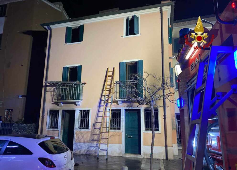 Incendio in casa a Chioggia uccide un’intera famiglia. Gianni, Luisella e il figlio Davide: chi sono le vittime