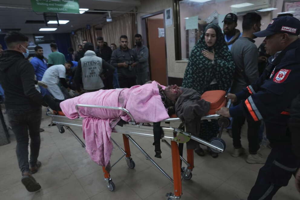 Gaza, altra strage di civili in attesa di aiuti umanitari: da Israele Netanyahu dà il via libera all’offensiva a Rafah