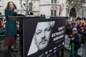 Perché Julian Assange resta in prigione, la decisione della Corte inglese