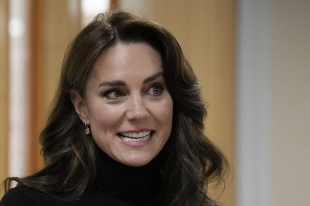 Kate, Princess of Wales smiles as she speaks to a woman during her visit to Sebby’s Corner in north London, Friday, Nov. 24, 2023. The Royal Foundation Centre for Early Childhood to provide support to families with young children in the run up to Christmas. Sebby’s Corner was formed in January 2021 and provides items to families in need across Barnet, Hertfordshire and London. (AP Photo/Frank Augstein, Pool) Associated Press/LaPresse Only Italy and Spain
