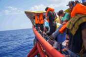 Sadismo di Stato, la Sea Watch salva 50 persone davanti Lampedusa ma viene mandata a Ravenna