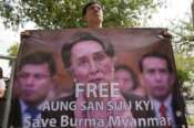 Myanmar nationals living in Thailand hold pictures of their ousted leader Aung San Suu Kyi during a protest in front of the United Nations’ building in Bangkok, Thailand, Thursday, Feb. 1, 2024. The protest marked the third-year anniversary of the military takeover that ousted her government. (AP Photo/Sakchai Lalit) Associated Press/LaPresse Only Italy and Spain