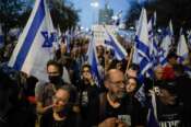 Netanyahu braccato: 100mila in piazza contro la folle guerra di Bibi, per la liberazione degli ostaggi e nuove elezioni