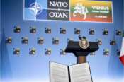 La Nato si illude di estendere sul Pianeta la propria camicia di forza: è decisiva la lotta per la pace