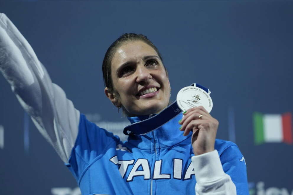 Arianna Errigo sul podio dei Mondiali di scherma di Milano del 2023