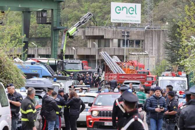 Centrale di Suviana, individuato i corpi di due dispersi: da Bologna il grido dei sindacati contro i morti sul lavoro