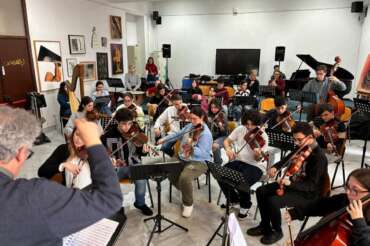 Da Scampia al centro storico, l’orchestra dei licei musicali di Napoli in concerto: “Insieme per la bellezza”