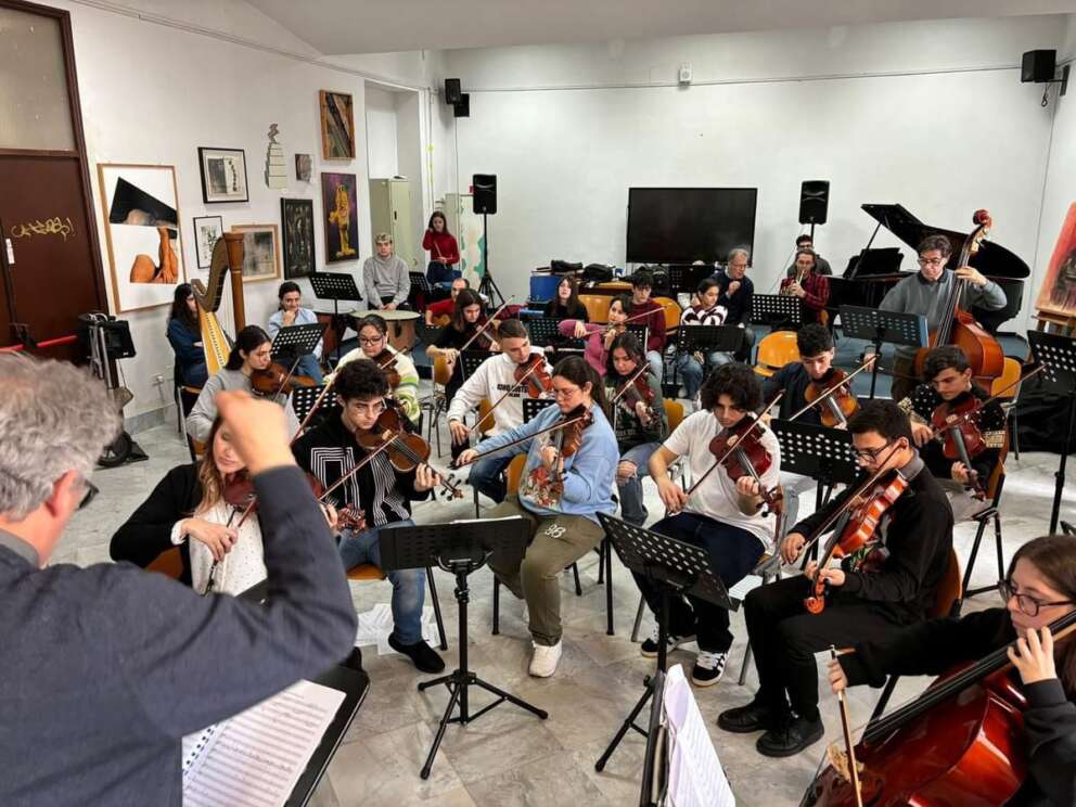 Da Scampia al centro storico, l’orchestra dei licei musicali di Napoli in concerto: “Insieme per la bellezza”