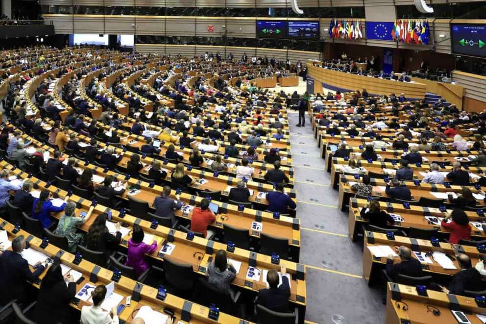 Aborto tra i diritti fondamentali dell’Ue, l’Europarlamento approva la risoluzione: la destra italiana vota contro