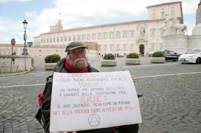 Chi è Lello Valitutti, l’anarchico accusato di devastazione: ma è su una sedia a rotelle…