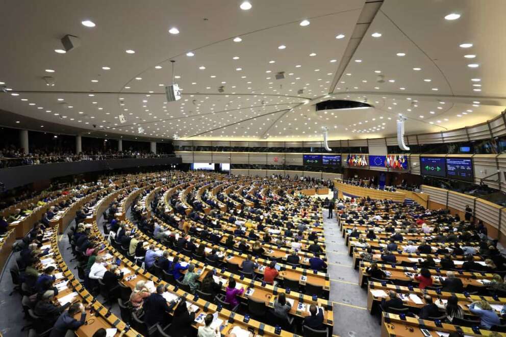 Members of European Parliament participate in a series of votes as they attend a plenary session at the European Parliament in Brussels, Wednesday, April 10, 2024. Lawmakers are voting Wednesday on a major revamp of the European Union’s migration laws aiming to end years of division over how to manage the entry of thousands of people without authorization and deprive the far-right of a vote-winning campaign issue ahead of June elections. (AP Photo/Geert Vanden Wijngaert)