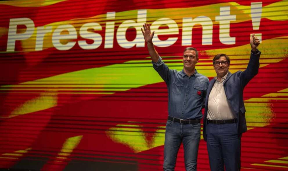 Spanish Prime Minister Pedro Sanchez and socialist candidate, Salvador Illa, right, wave to the crowd during a campaign rally in Villanova i la Gertru, near Barcelona, Spain, Thursday, May 9, 2024. Some nearly 6 million Catalans are called to cast ballots in regional elections on Sunday that will surely have reverberations in Spain’s national politics. (AP Photo/Emilio Morenatti) Associated Press/LaPresse