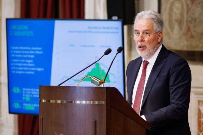 Il presidente facente funzione dell’Istat Francesco Maria Chelli durante la presentazione del Rapporto annuale 2024 a Roma, Mercoledì, 15 Maggio 2024 (Foto Roberto Monaldo / LaPresse) Acting president of Istat Francesco Maria Chelli during the presentation of the 2024 annual report in Rome, Wednesday, May 15, 2024 (Photo by Roberto Monaldo / LaPresse)