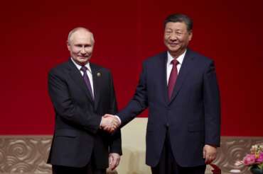 Quale è la soluzione alla guerra in Ucraina secondo Xi e Putin, l’incontro tra i due leader a Pechino