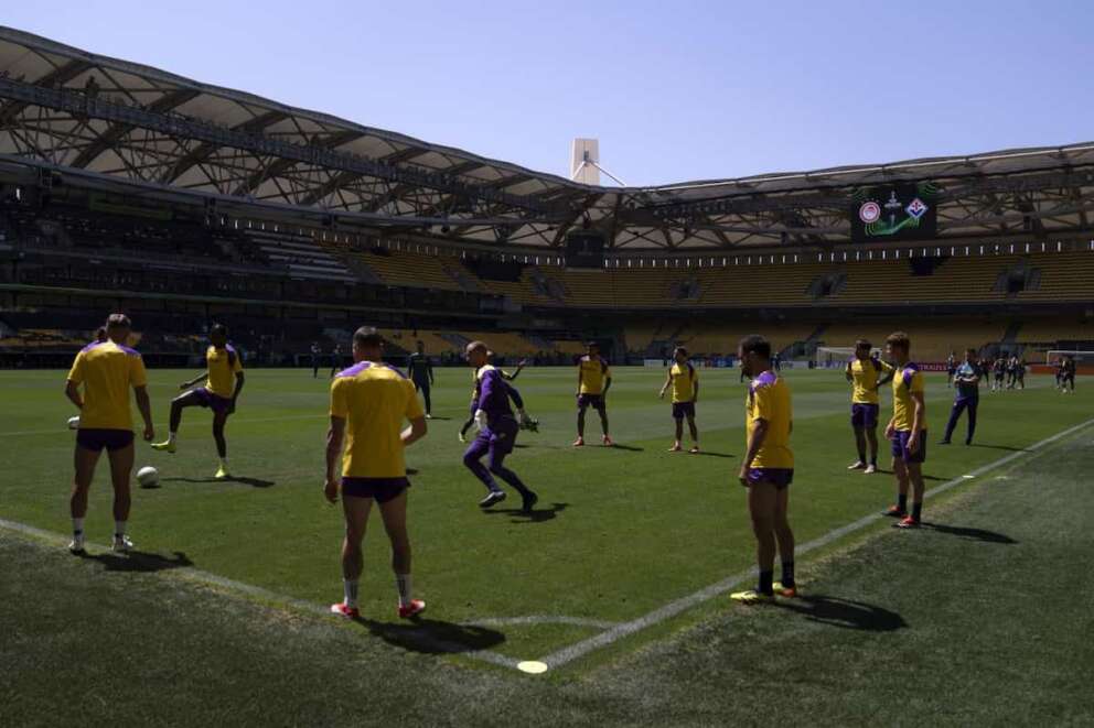 Fiorentina players practice during a training session at OPAP Arena in Athens, Greece, Tuesday, May 28, 2024. Fiorentina will play against Olympiacos on Wednesday for the Conference League Final soccer match. (AP Photo/Thanassis Stavrakis)