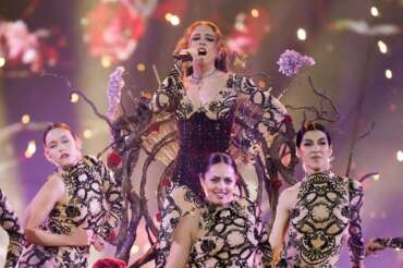 Angelina Mango si esibisce alla seconda semi-final all’Eurovision Song Contest
