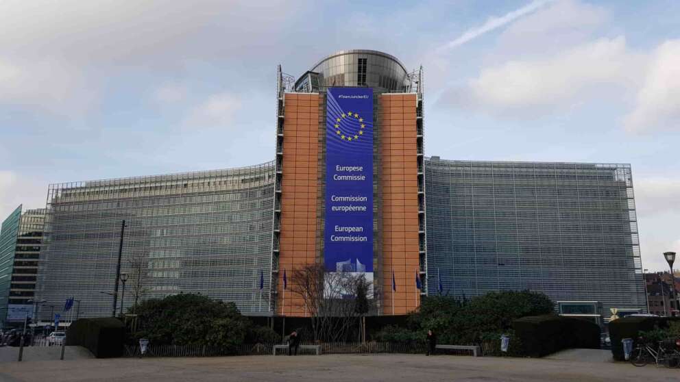 Commissione Europea: composizione, membri e funzione. Differenze con il Parlamento Europeo e il Consiglio Europeo