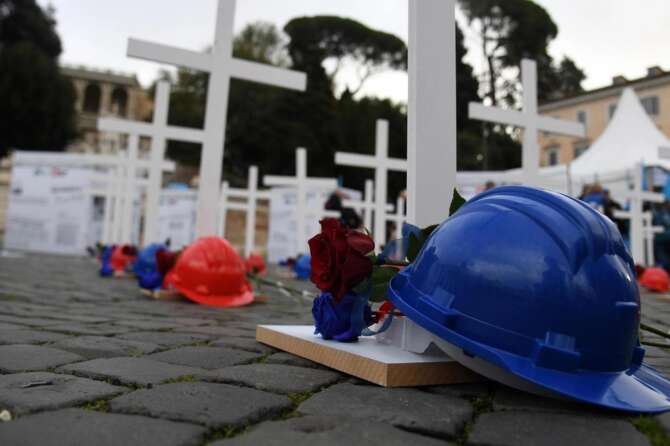 Incidente sul lavoro nel Casertano: 54enne cade da un tetto e perde la vita