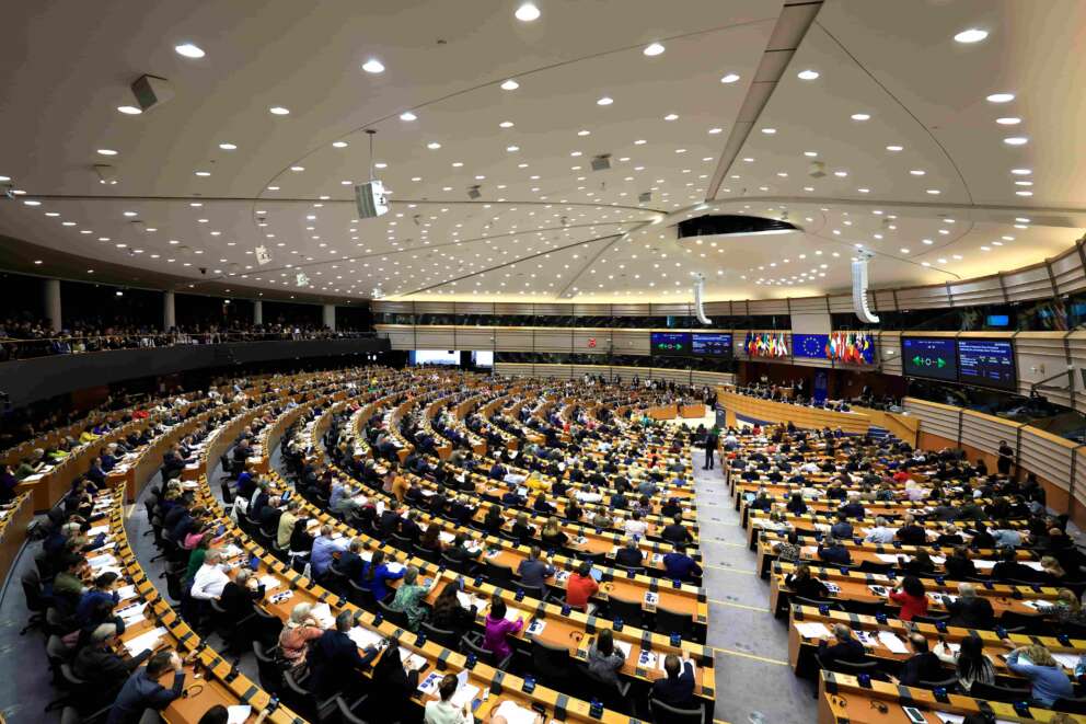Parlamento Europeo: composizione, membri e funzione. Differenze con la Commissione Europea e il Consiglio Europeo