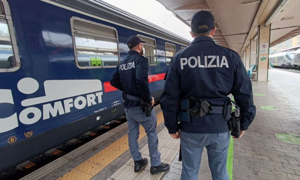 Milano: poliziotto accoltellato alla stazione di Lambrate. È in gravi condizioni