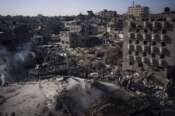 Rafah, ancora attacchi israeliani sulla città: altri 20 morti dopo l’incendio nella tendopoli, Netanyahu nella bufera