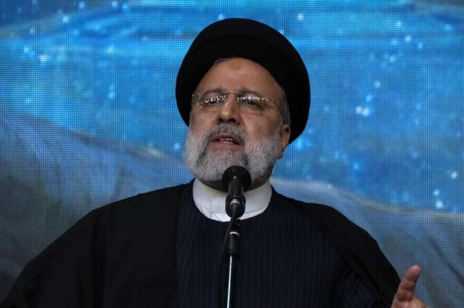 Cosa succede in Iran con la morte del presidente Raisi: il ruolo chiave dall’ayatollah Khamenei e gli scenari