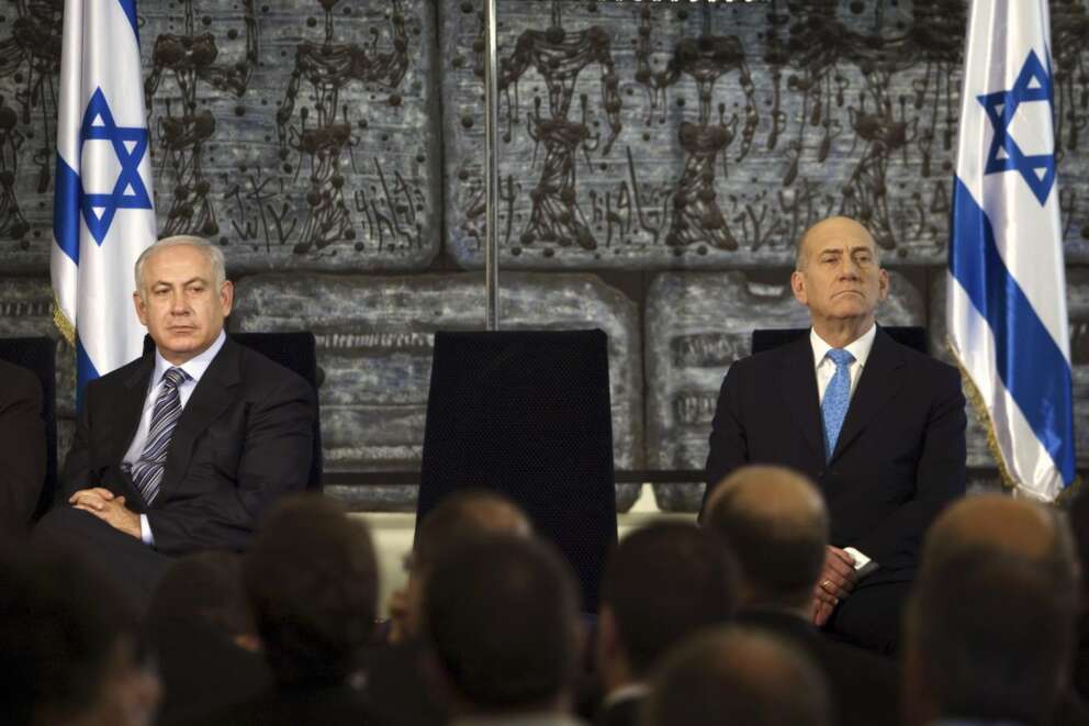 Olmert contro Netanyahu: “Va processato, non vuole che gli ostaggi tornino a casa vivi”