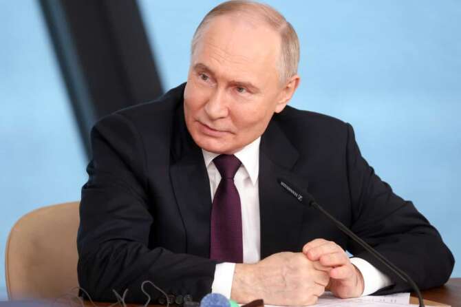 Russian President Vladimir Putin speaks to senior news leaders of international news agencies on the sidelines of the St. Petersburg International Economic Forum at the Lakhta Center skyscraper, the headquarters of Russian gas monopoly Gazprom in St. Petersburg, Russia, on Wednesday, June 5, 2024. The Russian leader has used the annual forum as a showcase for touting Russia’s development and seeking investors. (Valentina Pevtsova, Sputnik, Kremlin Pool Photo via AP) Associated Press / LaPresse Onlly italy and Spain