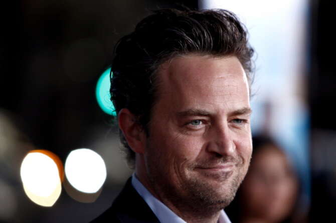 Matthew Perry, per la morte dell’attore “diverse persone” a rischio arresto: l’inchiesta sulla ketamina