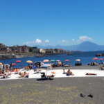 Da San Giovanni a Bagnoli, i piccoli passi del Comune di Napoli per rendere balneabile e accessibile il mare. FOTO