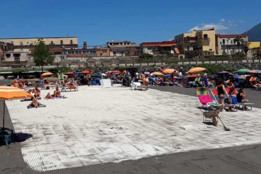 Da San Giovanni a Bagnoli, i piccoli passi del Comune di Napoli per rendere balneabile e accessibile il mare