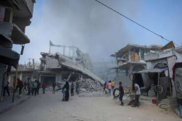 Gaza, altra strage in un raid israeliano a Khan Yunis: 70 morti, l’area colpita subito dopo l’ordine di evacuazione