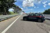 Assalto a un portavalori tra Brindisi e Lecce, caos sulla Statale 613: spari e auto incendiate per il colpo da 3 milioni