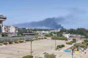 Napoli incendio in un parcheggio di Ponticelli: fumo visibile a chilometri di distanza