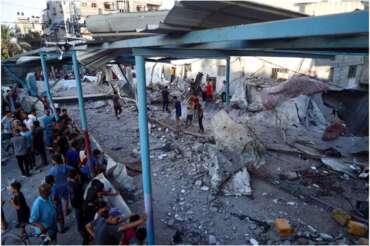 Israele bombarda una scuola, decine di morti e feriti che giocavano a pallone
