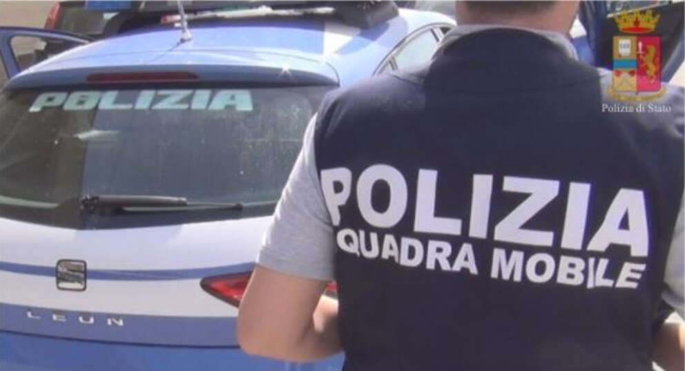 Rapisce l’ex e il figlio di 3 anni, picchia la donna e poi la getta in una scarpata: arrestato