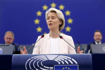 Ursula von der Leyen rieletta presidente della Commissione Ue, 401 voti col sì anche dei Verdi: FdI vota contro