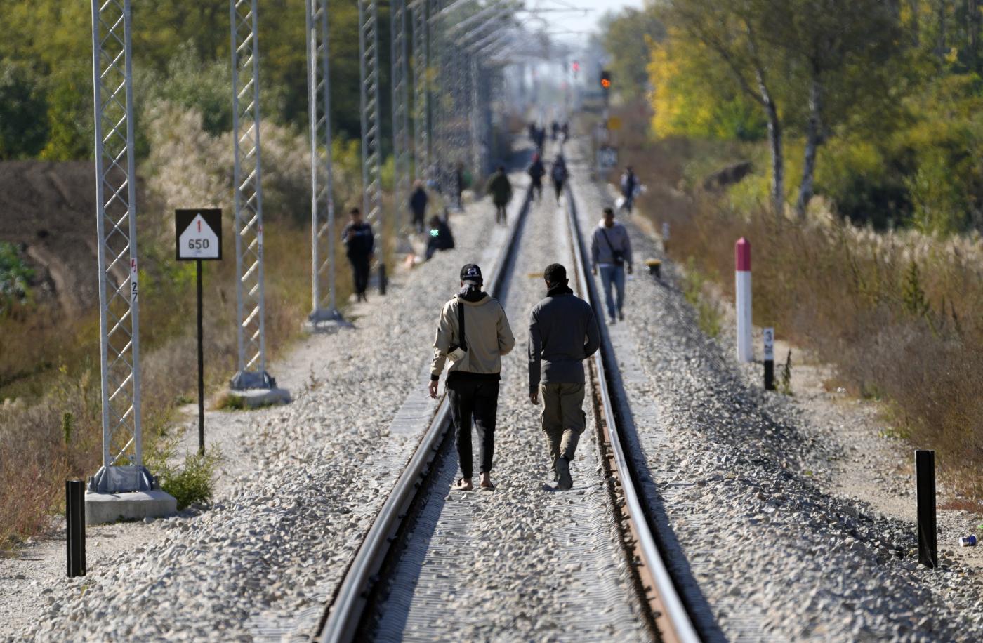 Lager libici, cimitero Mediterraneo, rotta balcanica: e Piantedosi esulta per i migranti