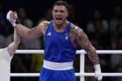 Italy’s Diego Lenzi celebrates after defeating United States’ Joshua Edwards in their men’s +92 kg preliminary boxing match at the 2024 Summer Olympics, Monday, July 29, 2024, in Paris, France. (AP Photo/John Locher) Associated Press/LaPresse