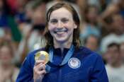 Katie Ledecky, la nuotatrice fa il pieno di medaglie d’oro alle Olimpiadi di Parigi: l’origine e l’età