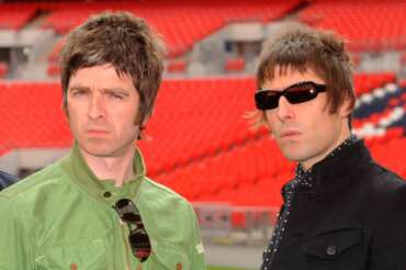 Perché gli Oasis si sono divisi, i motivi delle liti tra i fratelli Liam e Noel Gallagher: la storia della band