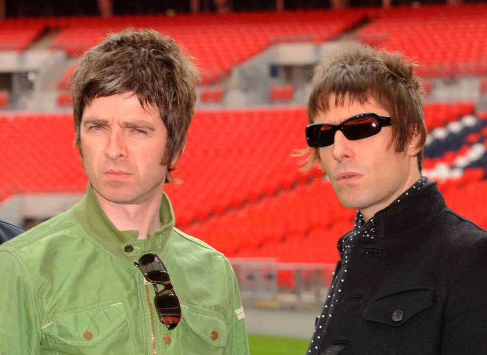 Perché gli Oasis si sono divisi, i motivi delle liti tra i fratelli Liam e Noel Gallagher: la storia della band