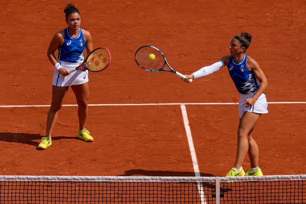 Che vuol dire Ain la sigla della bandiera neutrale alle Olimpiadi, chi sono le avversarie che gareggiano contro Errani e Paolini: perché non rappresentano una nazione