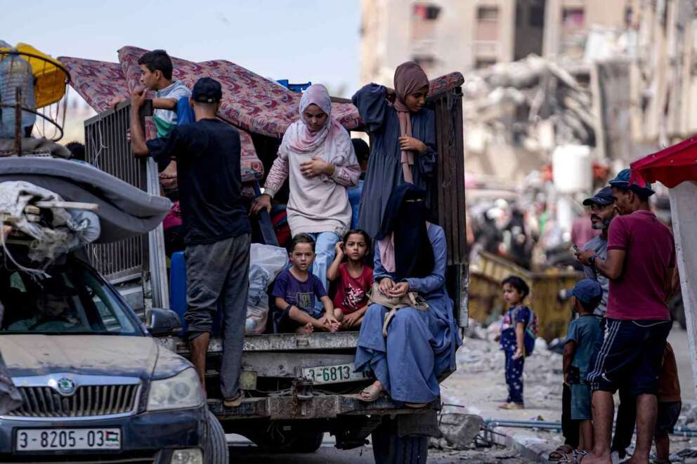 Bambini massacrati e uccisioni di massa a Gaza: Israele giustifica tutto con i centri di comando di Hamas