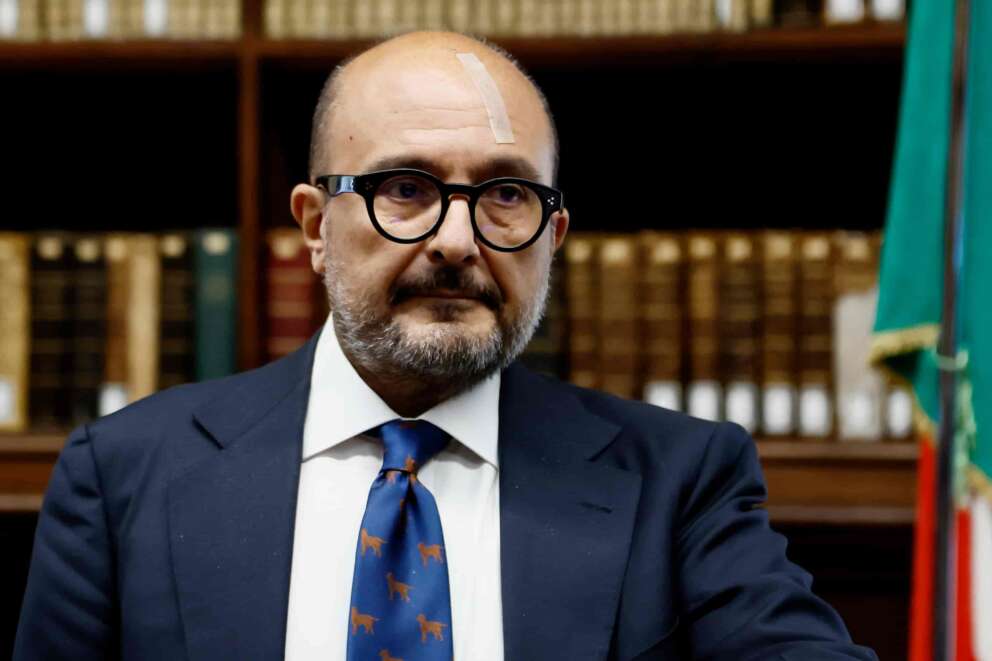 Sangiuliano ministro delle gaffe e su ‘Neapolis 2500’ a pagare è il suo social media manager