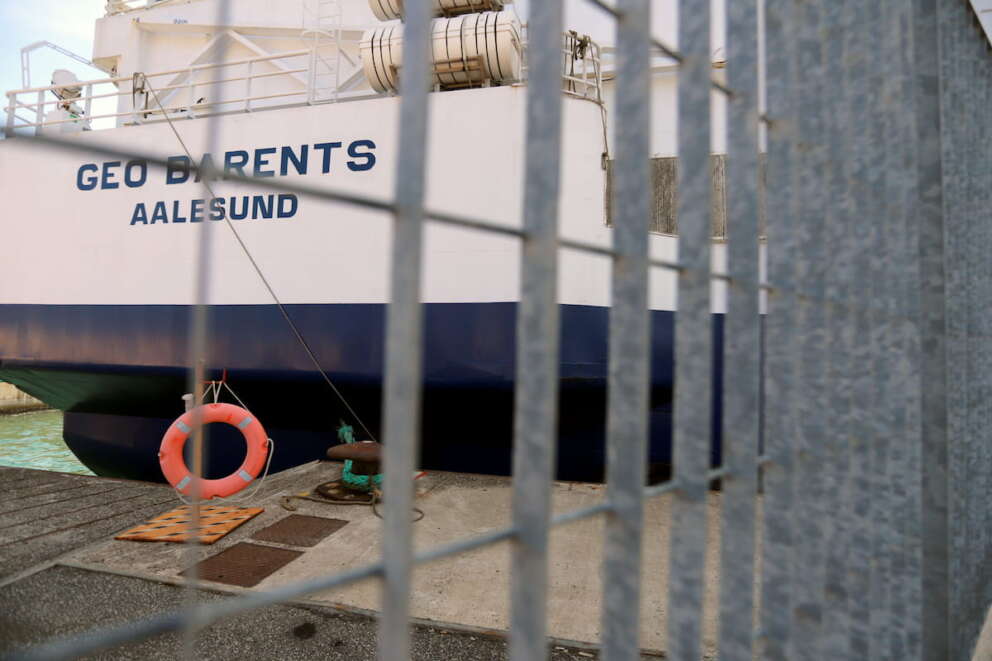 Geo Barents fermata dal Viminale per 60 giorni, la nave di MSF bloccata dopo aver salvato 191 migranti: “Bugie dei libici”